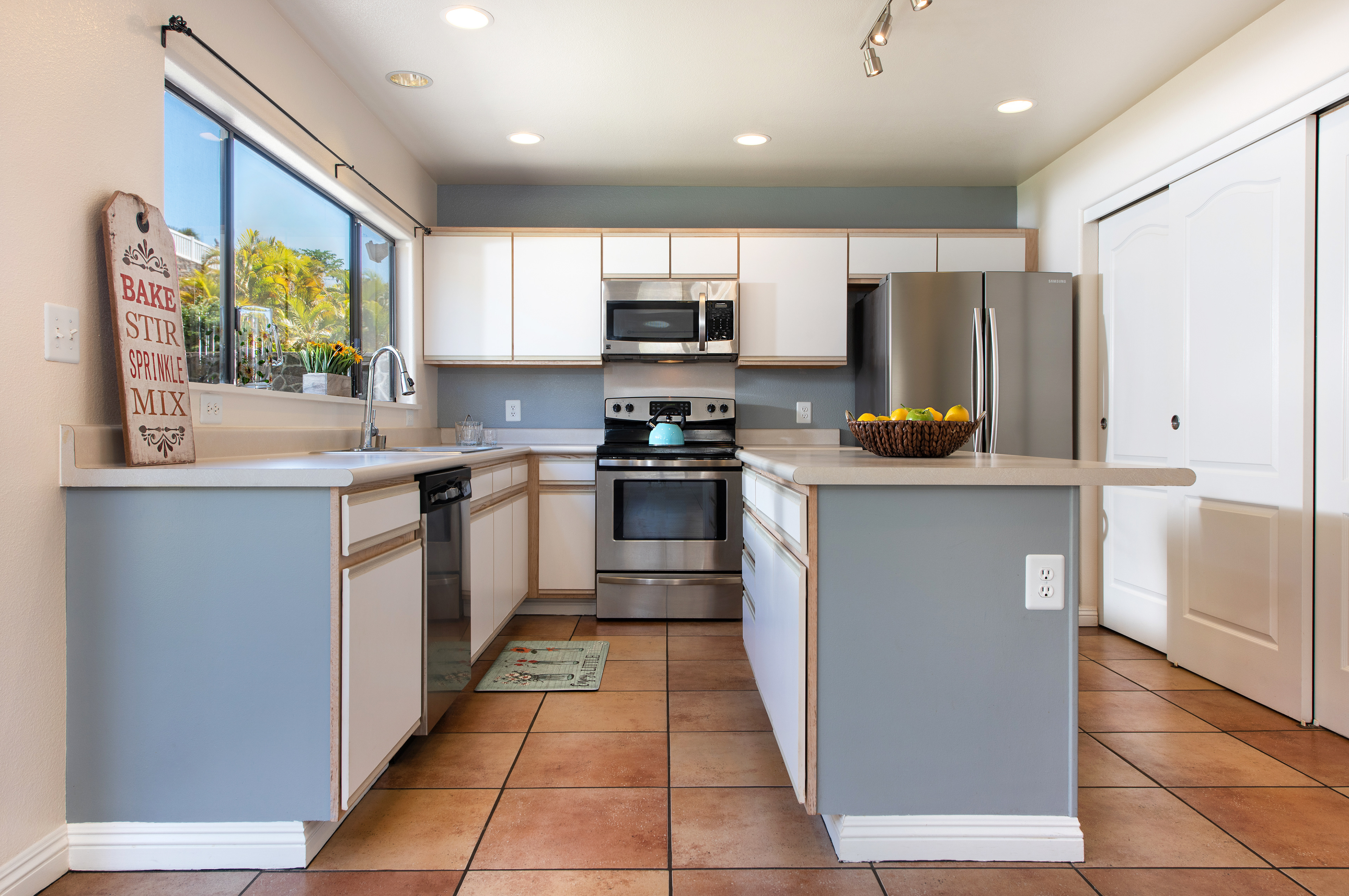 Kitchen with a central island and tiled floors